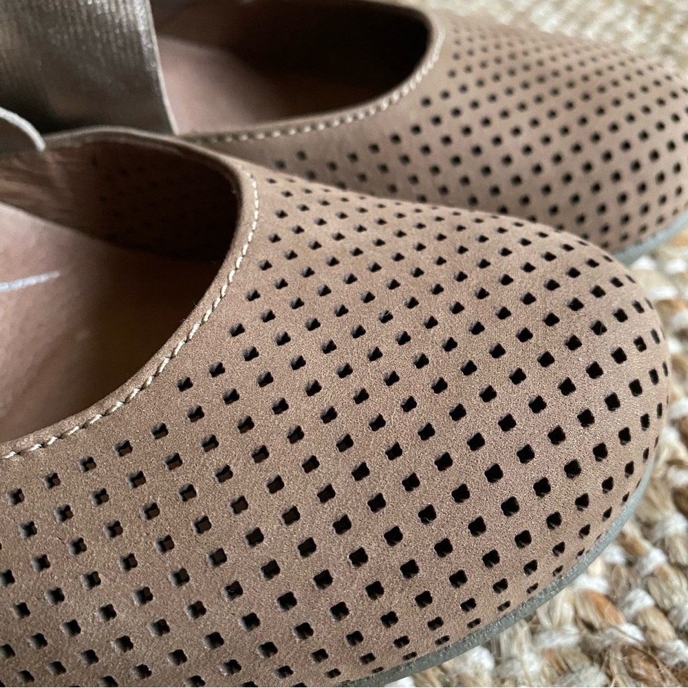 Dansko Laura Nubuck Wedge in Walnut Size 38 - Picture 10 of 13